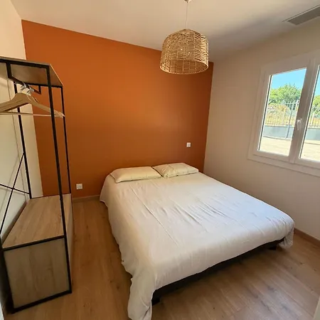 Holiday home Maison Bord D'etang De Peche Prive Augignac